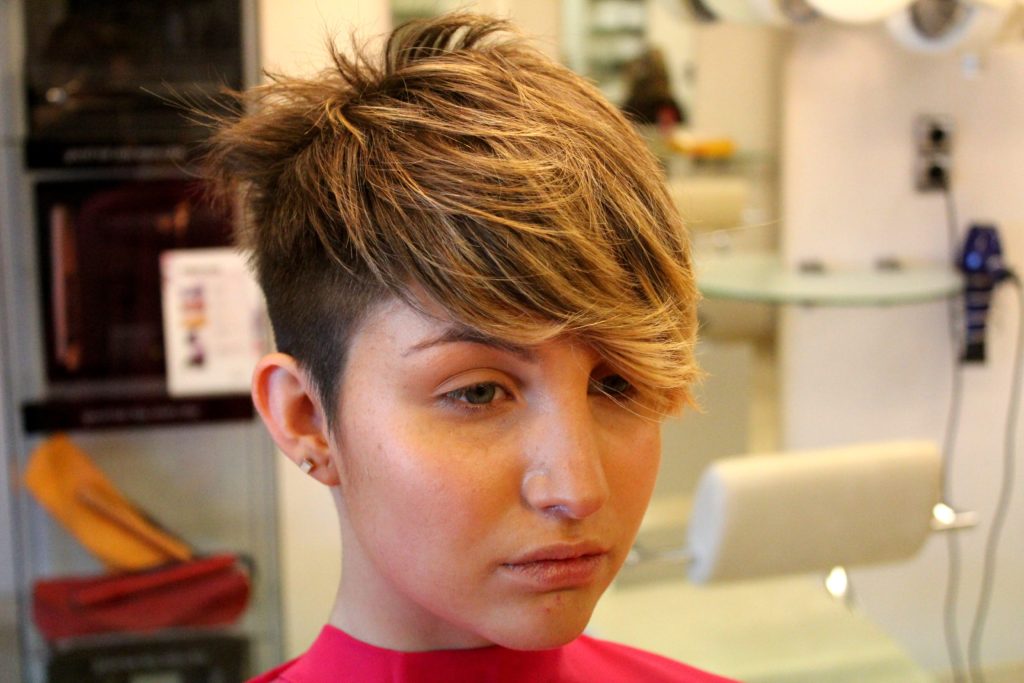 Pelo corto, look sirena